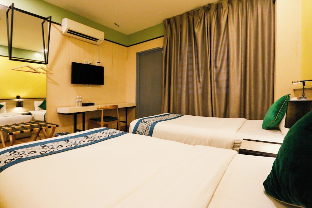 Swing & Pillows at Golden Roof Hotel Seri Iskandar, Ipoh 22/30