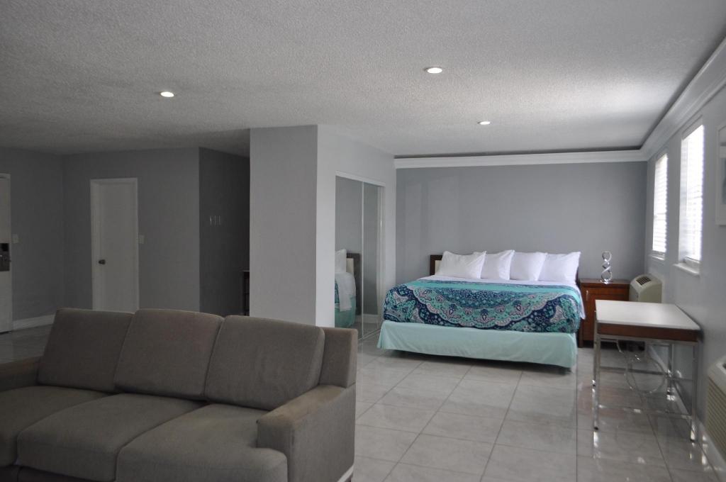 Inner, Suite, King Bed, Sofa