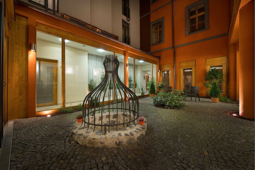Ea Embassy Prague Hotel Formerly Euroagentur Art Embassy 40/45