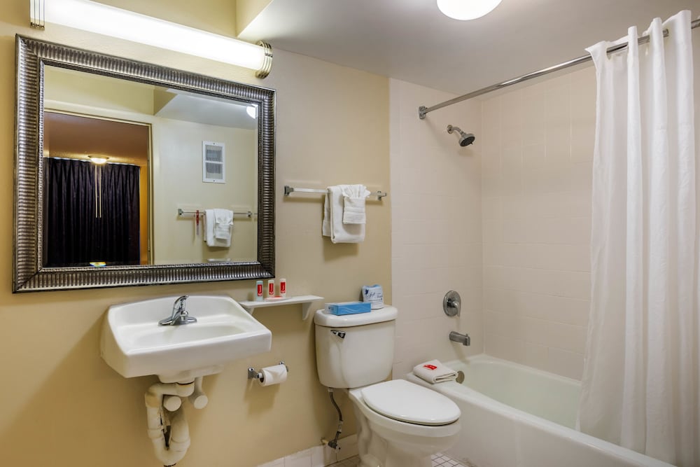 Suburban Studios International Drive 45/48