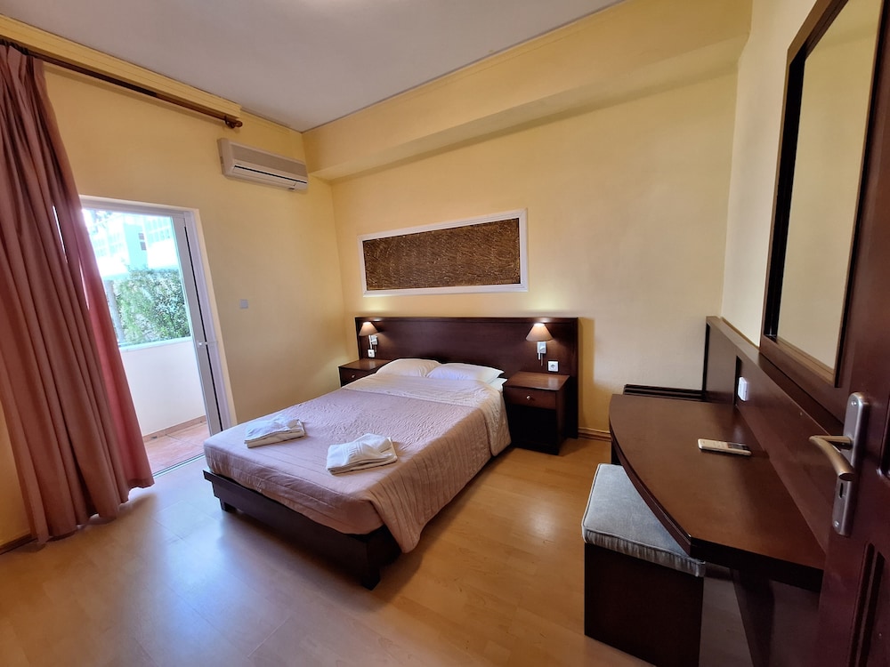 2 BEDROOMS, APARTMENT, POOL VIEW