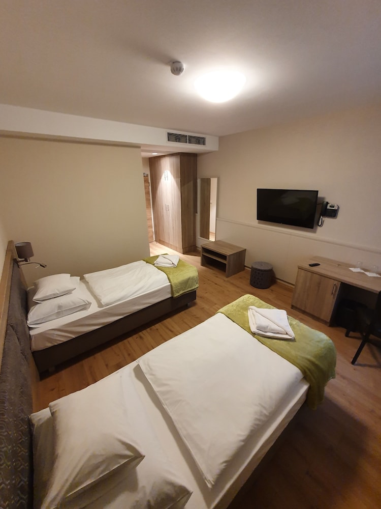 STANDARD, DOUBLE OR TWIN BED