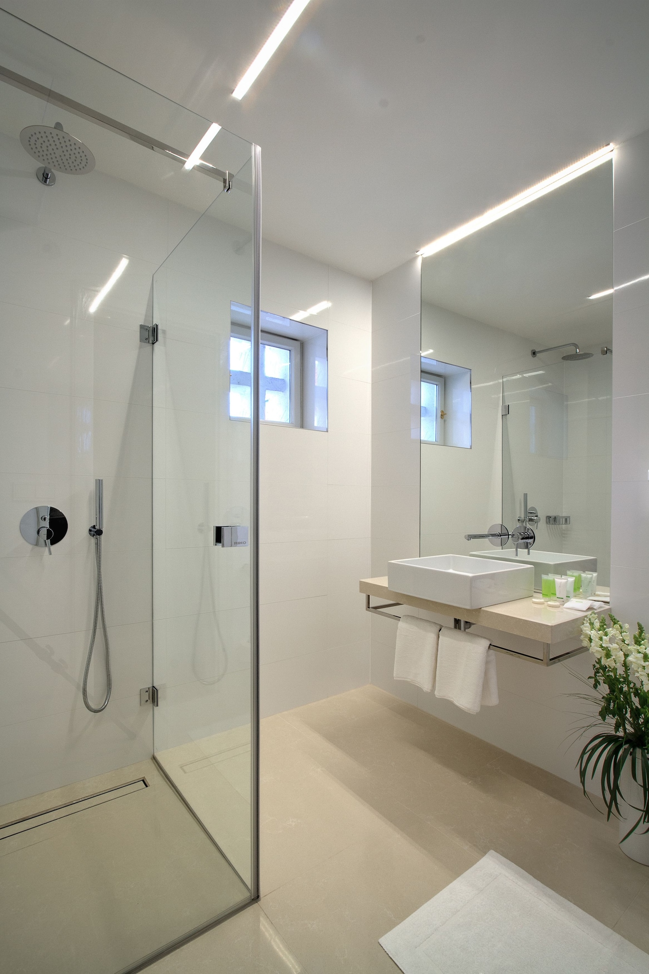 غرفة قياسية رباعية بسريرين منفصلين مع أريكة، Hotel Bishops House 6/10