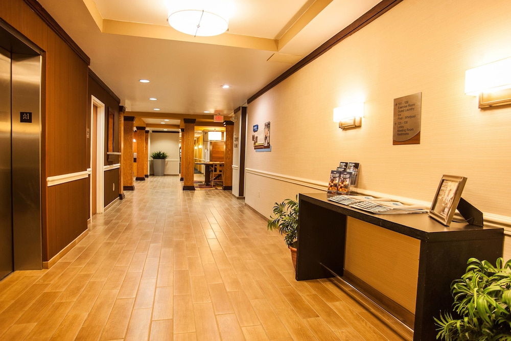 Comfort Inn and Suites Akron South 34/39