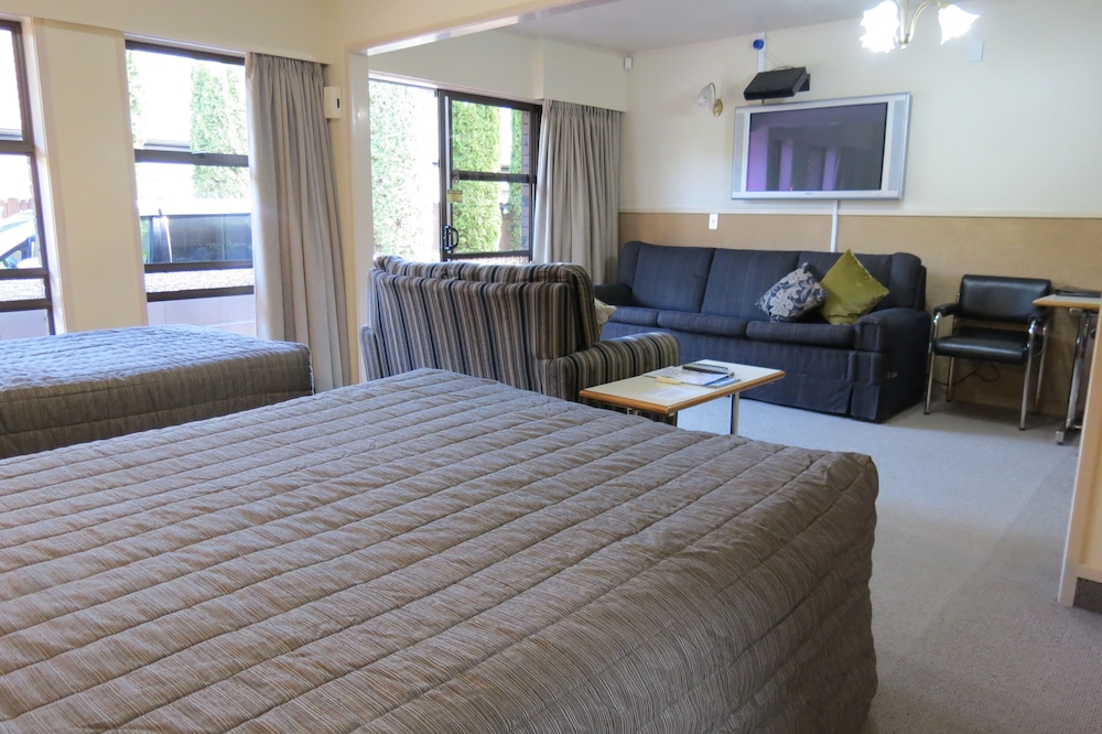 Beetham Park Motel 25/54