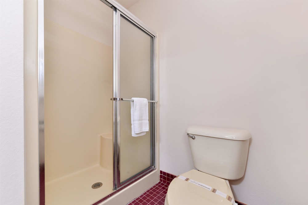 Country Hearth Inn & Suites Toccoa 12/23