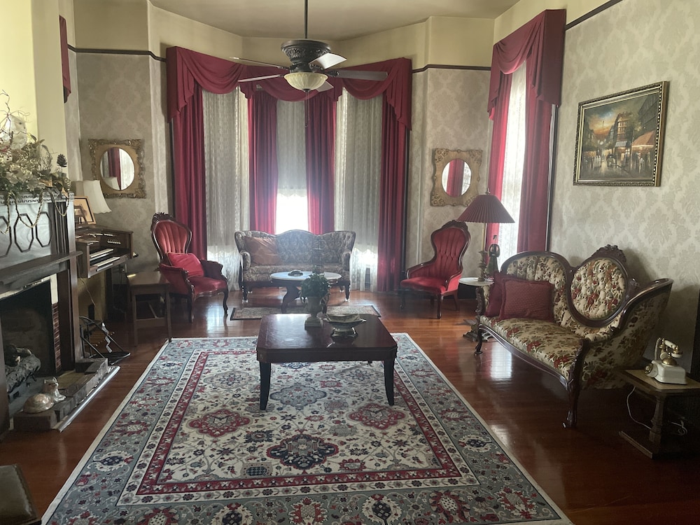 Grand Gables Inn Bed & Breakfast 26/38