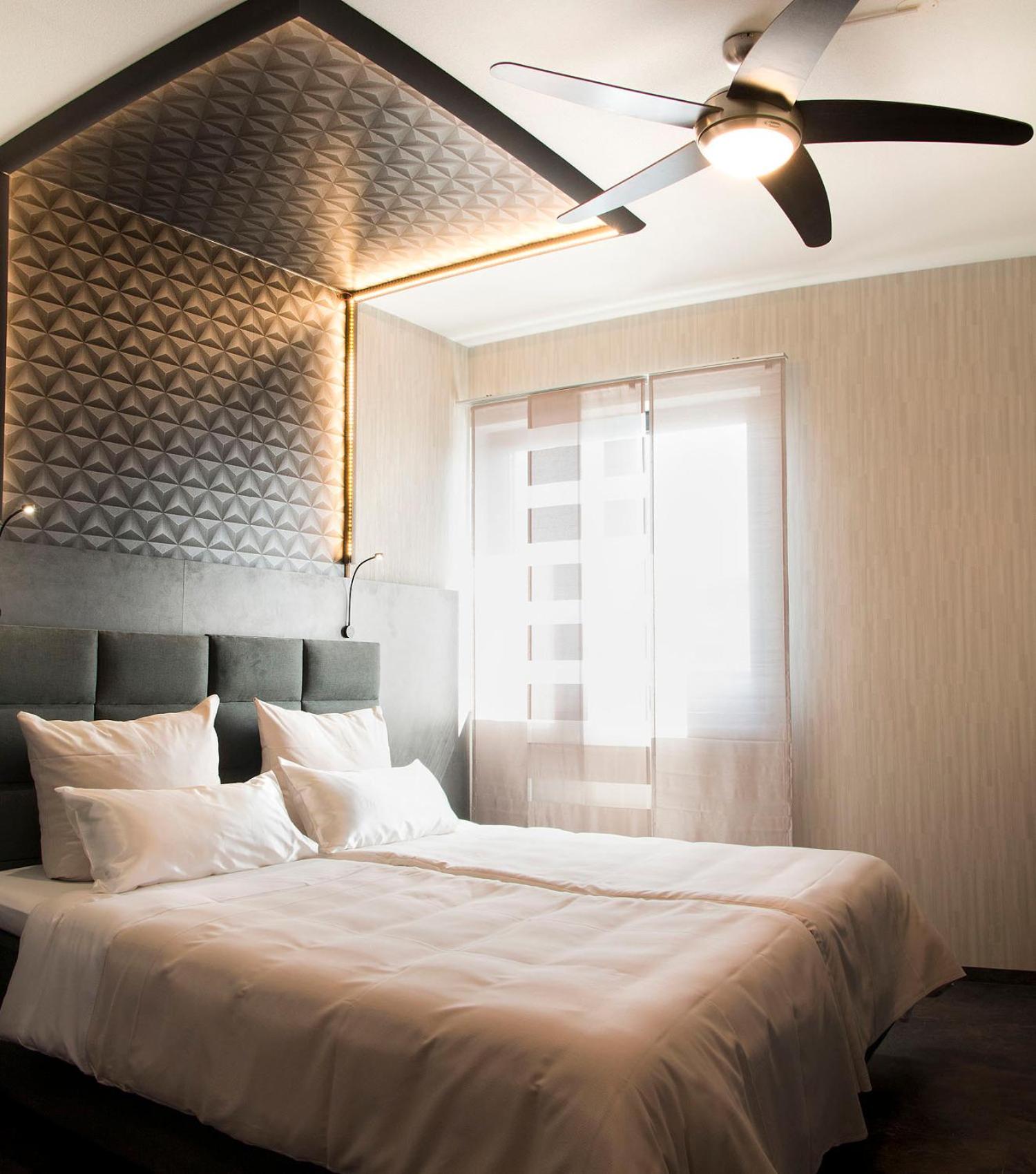 Deluxe, King Bed