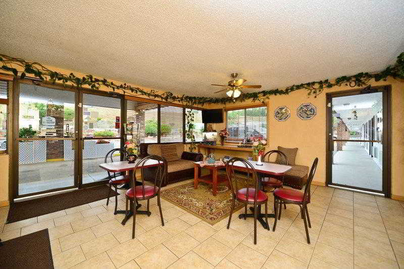 Hardy Village Inn 21/25