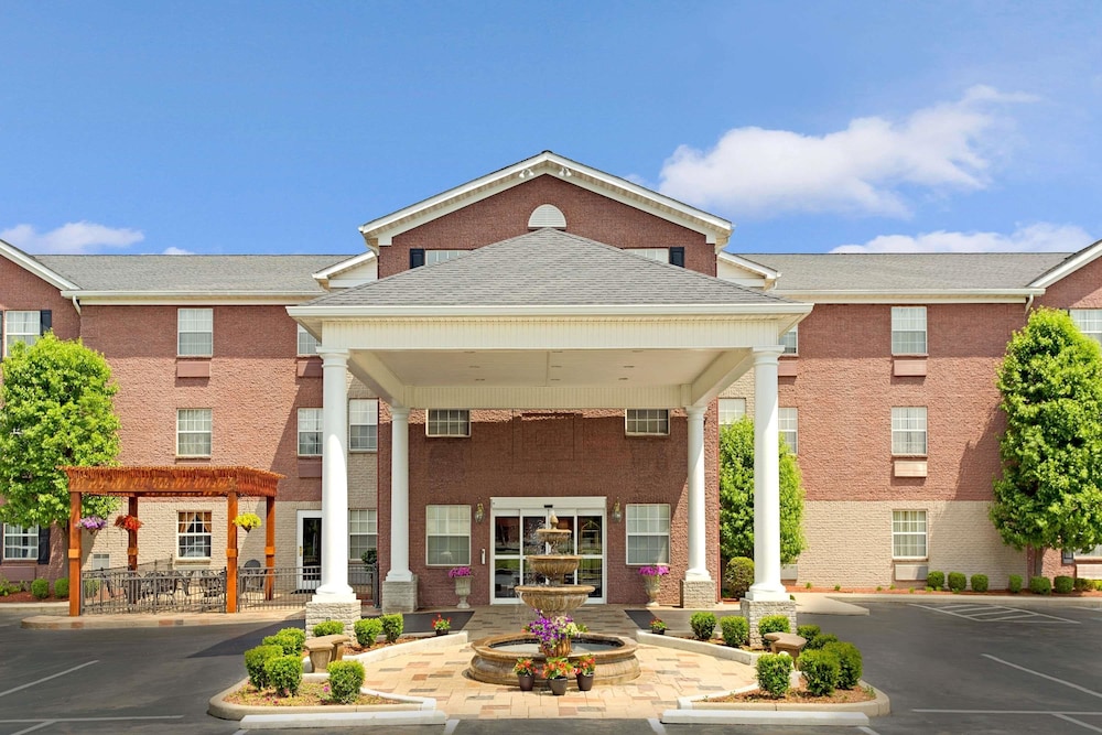 Hawthorn Extended Stay by Wyndham Cincinnati/Sharonville 2/24