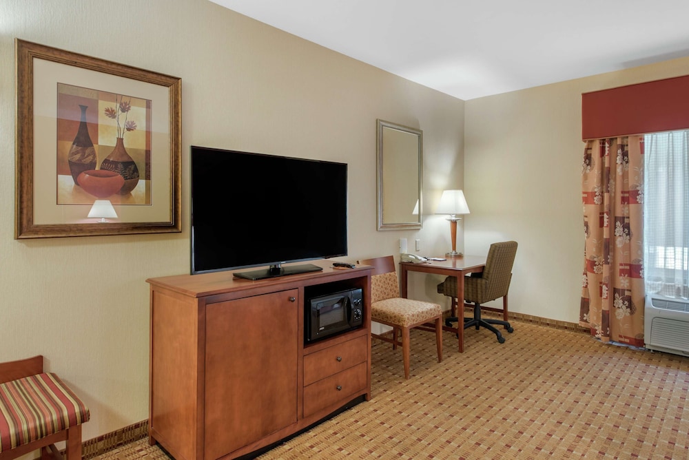 Hampton Inn And Suites Arcata 26/42