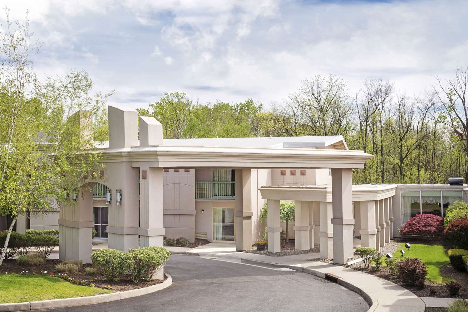 Howard Johnson by Wyndham Newburgh/West Point 1/8