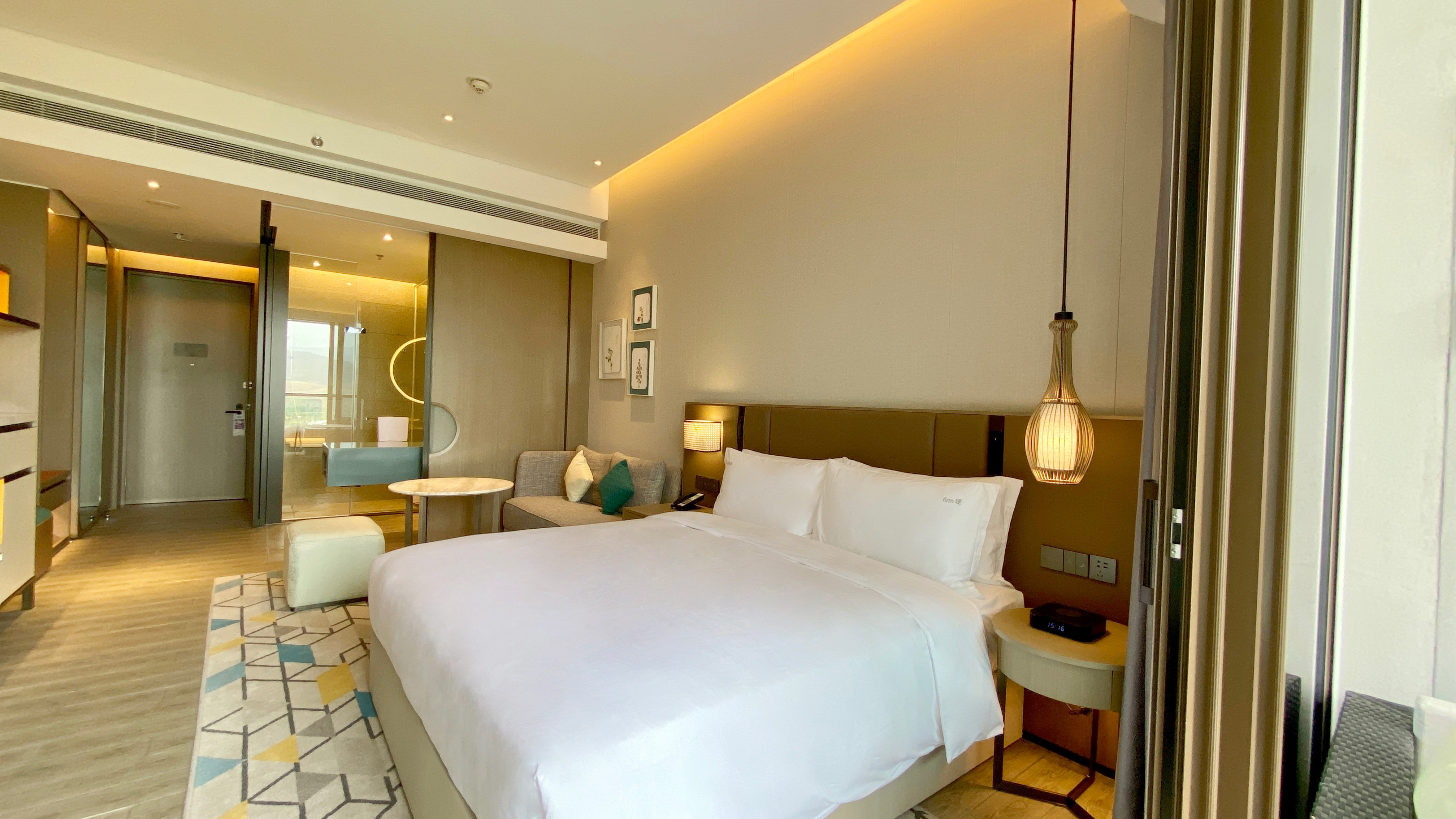 غرفة قياسية بسرير كينج بإطلالة على البحيرة، Holiday Inn Resort Maoshan Hot-Spring 2/10