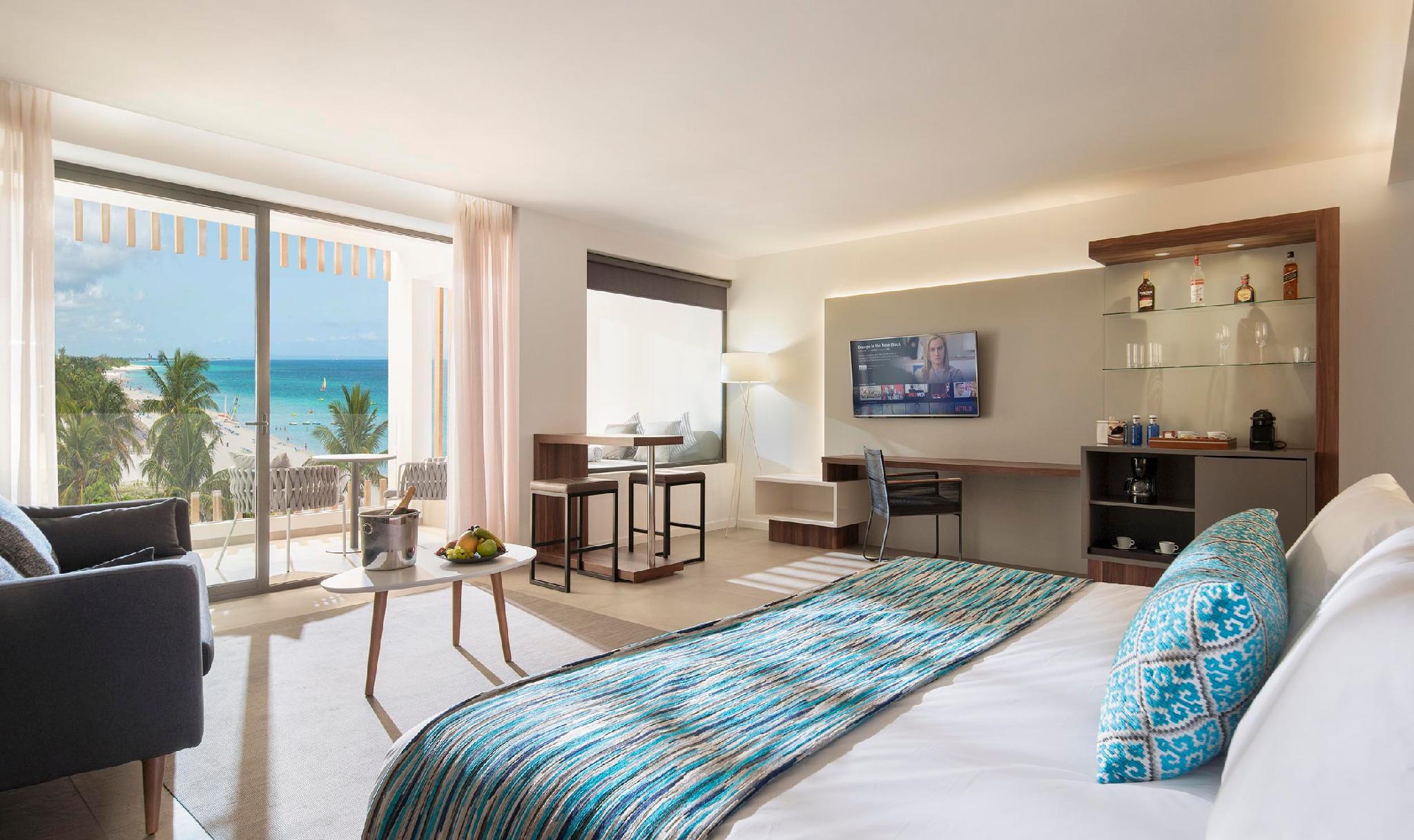 Junior Suite, Ocean Front, Outdoor Jetted Tub
