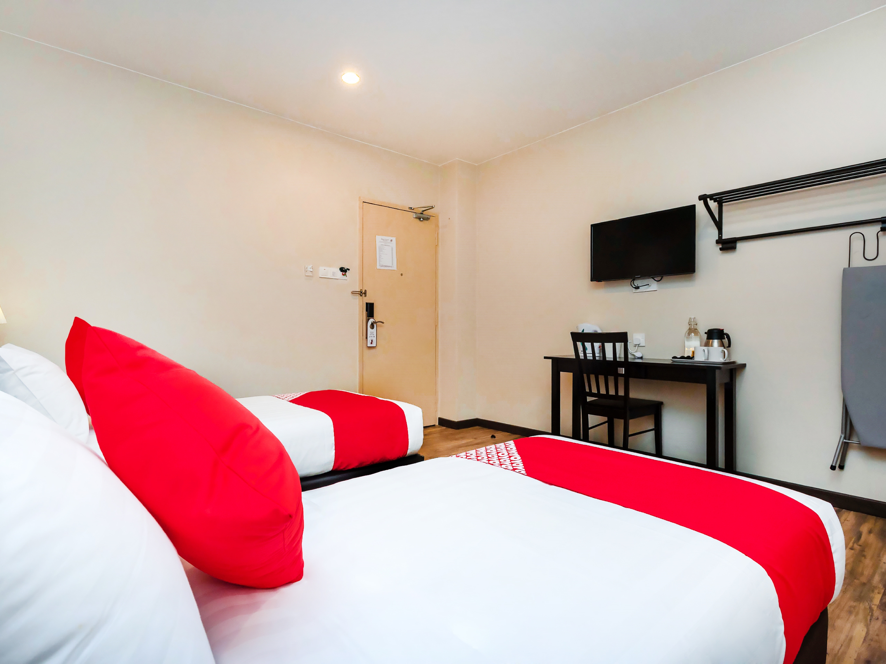Dk Hotel 10/40