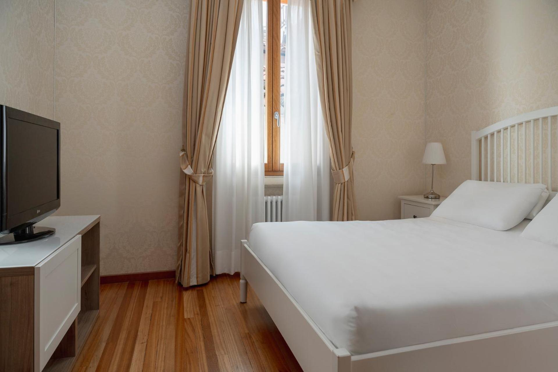 شقة بإطلالة على القناة بغرفتي نوم في الملحق، Hotel Montecarlo 2/9