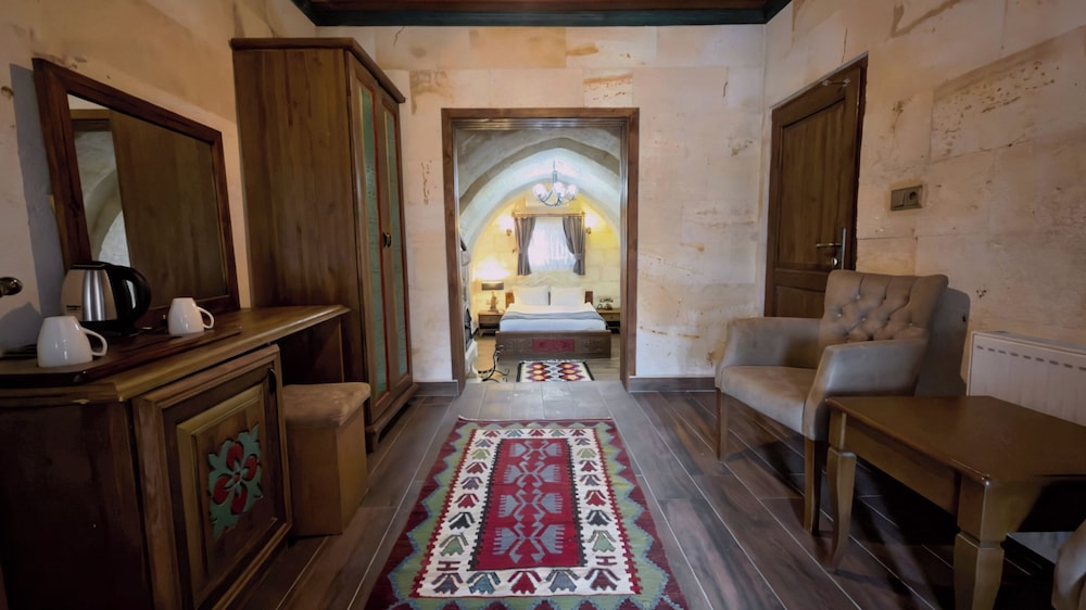 Ada Cave Suites 34/50