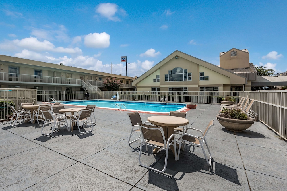 Best Western University Inn 7/42
