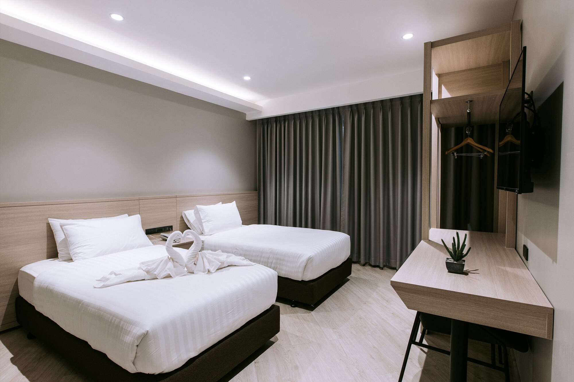 SUPERIOR, TWIN BEDS, TERRACE