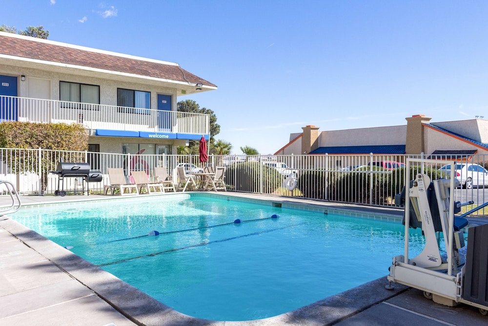 Motel6 Mojave, CA 6/69
