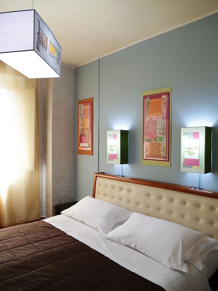 Hotel Roma Room 13/50