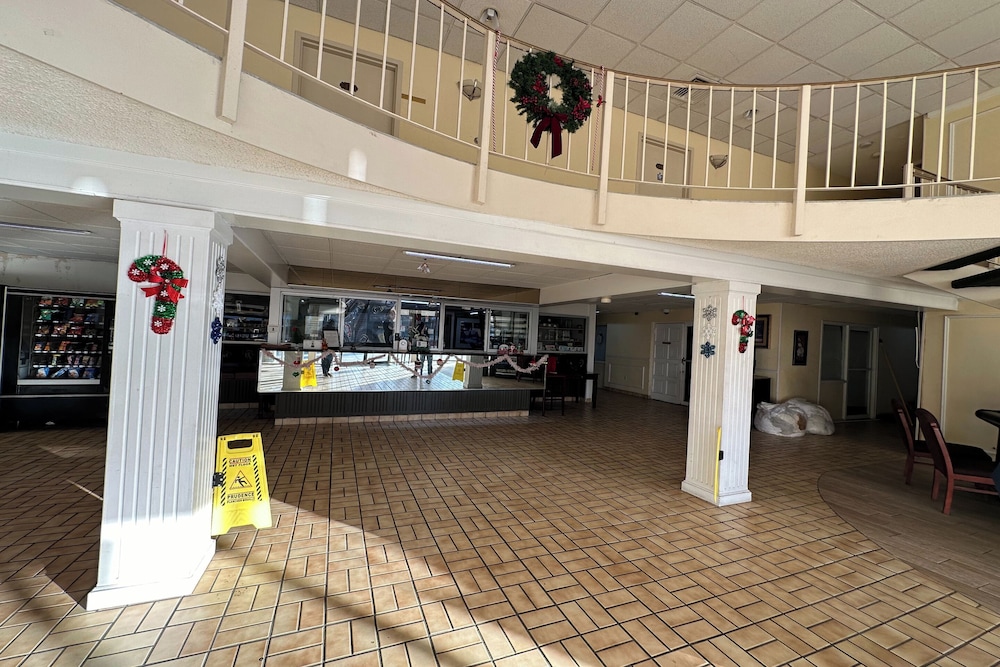 River Valley Inn and Suites 8/42