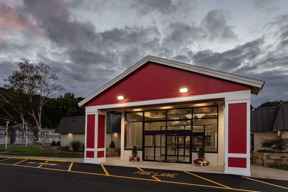 Ramada by Wyndham Hartford North / Bradley Airport 3/48