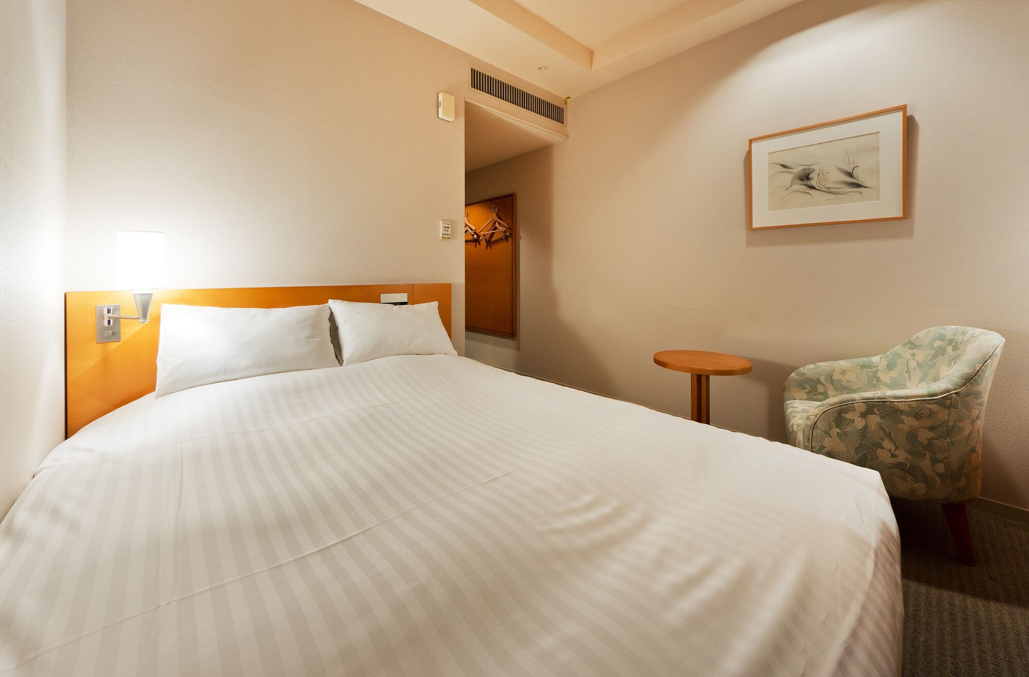 SEMI ROOM, SEMI DOUBLE BED