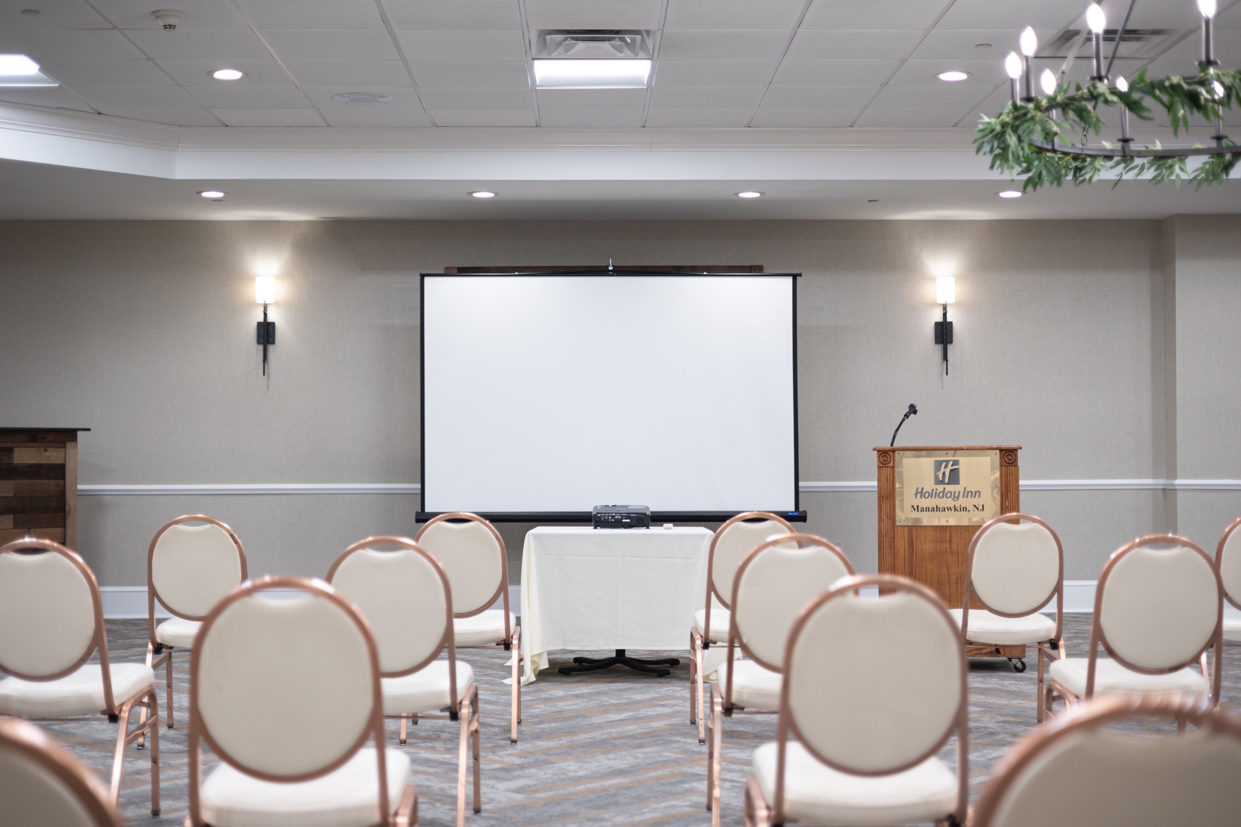Holiday Inn Manahawkin/Long Beach Island 65/73