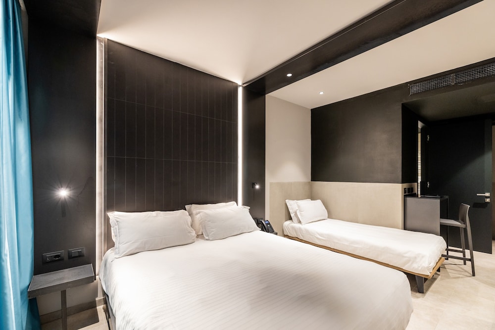 ROOM, TRIPLE