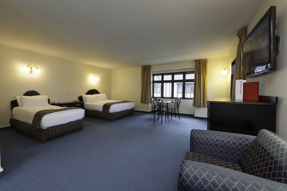 Scenic Hotel Cotswold 26/69