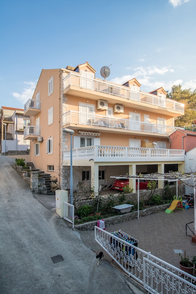 Villa Voinic 9/50