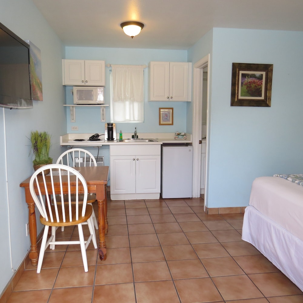 Leucadia Beach Inn 37/52