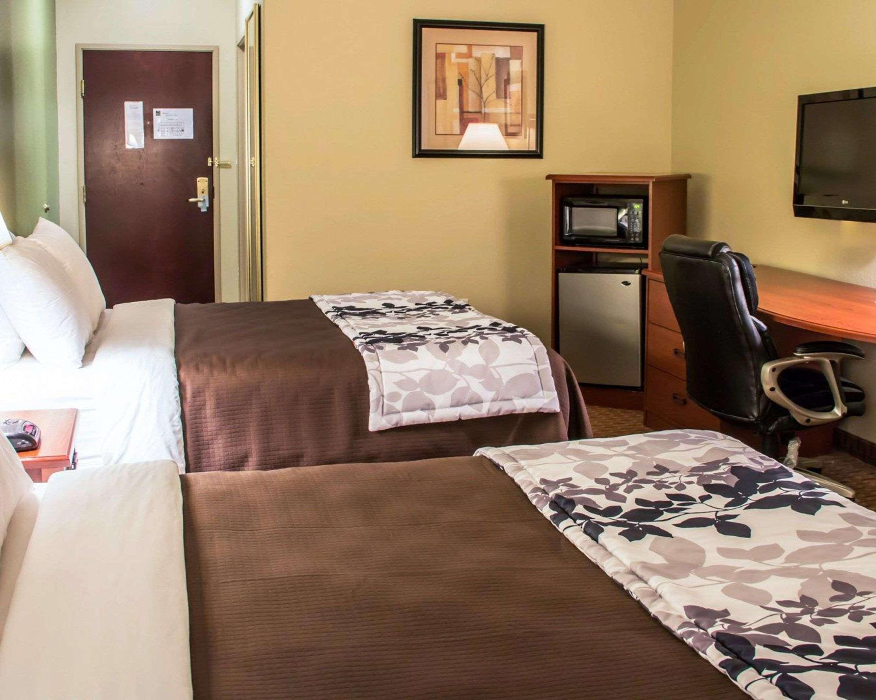 ROOM, 3 QUEEN BEDS
