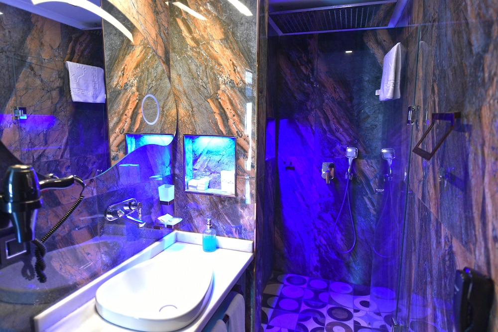 Assos Kervansaray Hotel 43/44