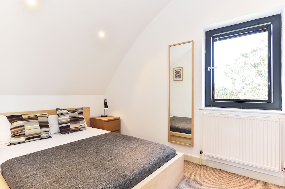Borough Market Apartments 8/25