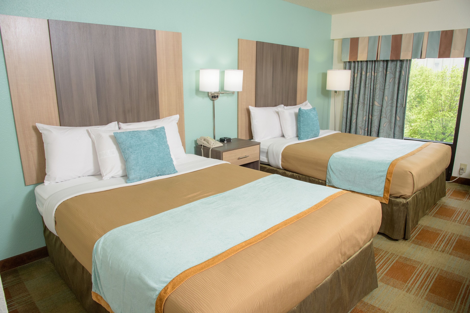 STANDARD, 2 QUEEN BEDS