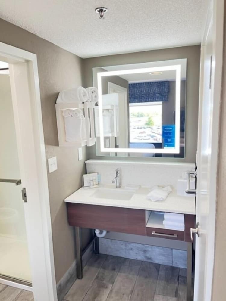 Hampton Inn Suites Louisville 20/46