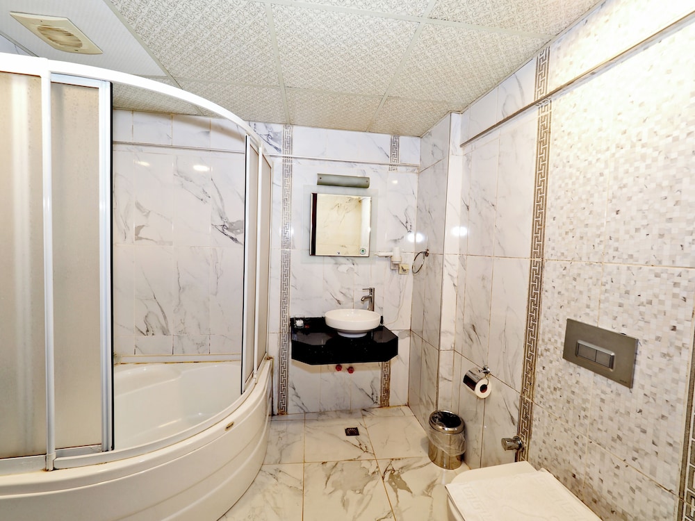 Elysion Hotel 48/48