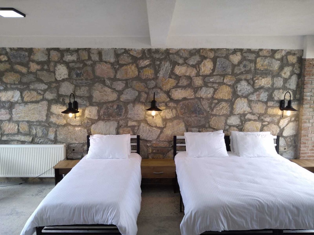 Hotel Rezve 9/25