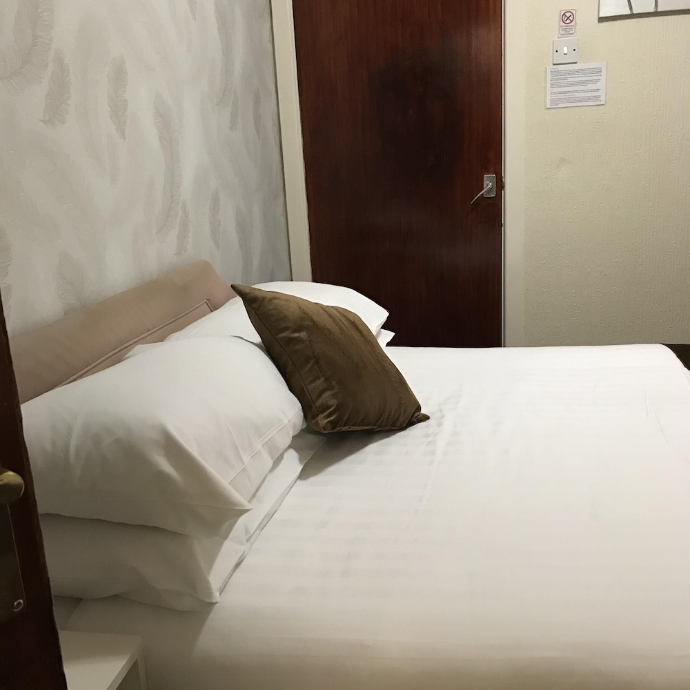 The Feathers Hotel 23/34