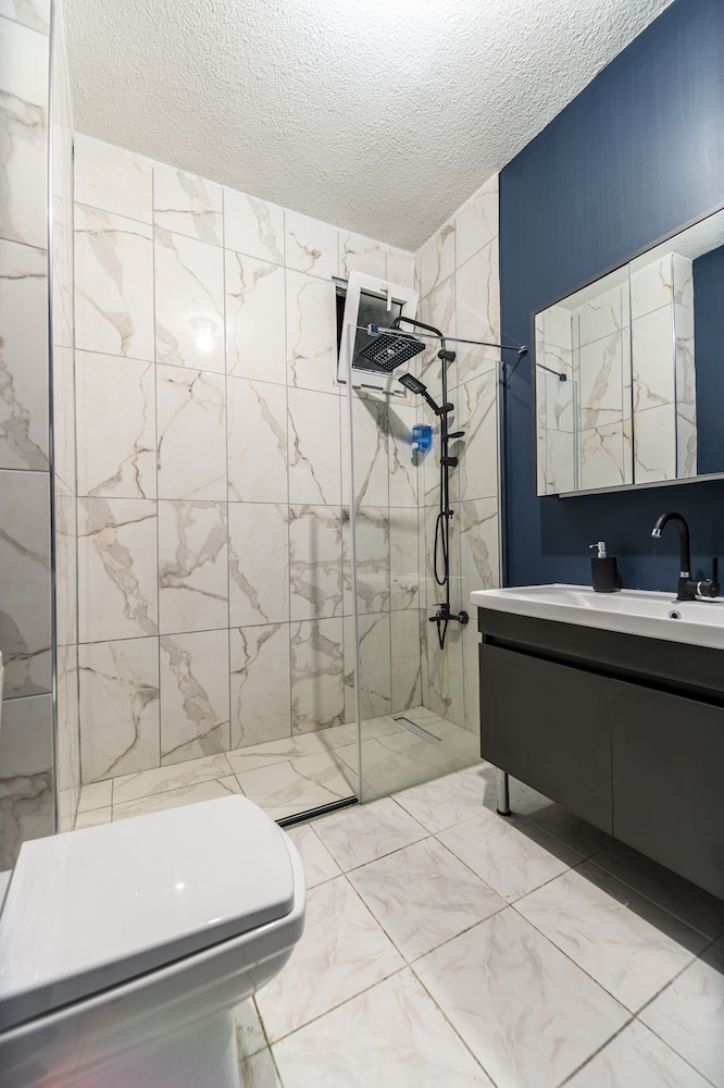 Hexa Suites Hotel 46/50