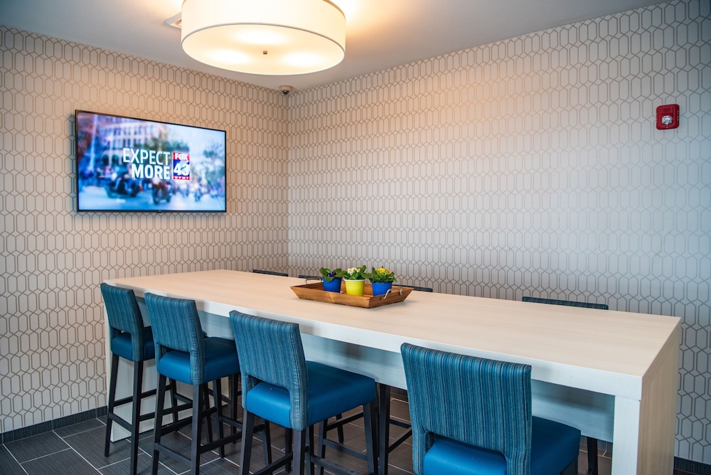 Microtel Inn And Suites By Wyndham Carlisle 48/60
