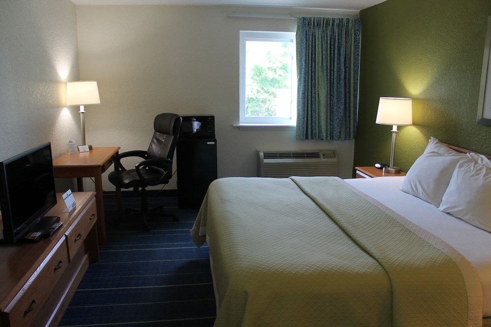 Days Inn & Suites By Wyndham Bridgeport - Clarksburg 10/42