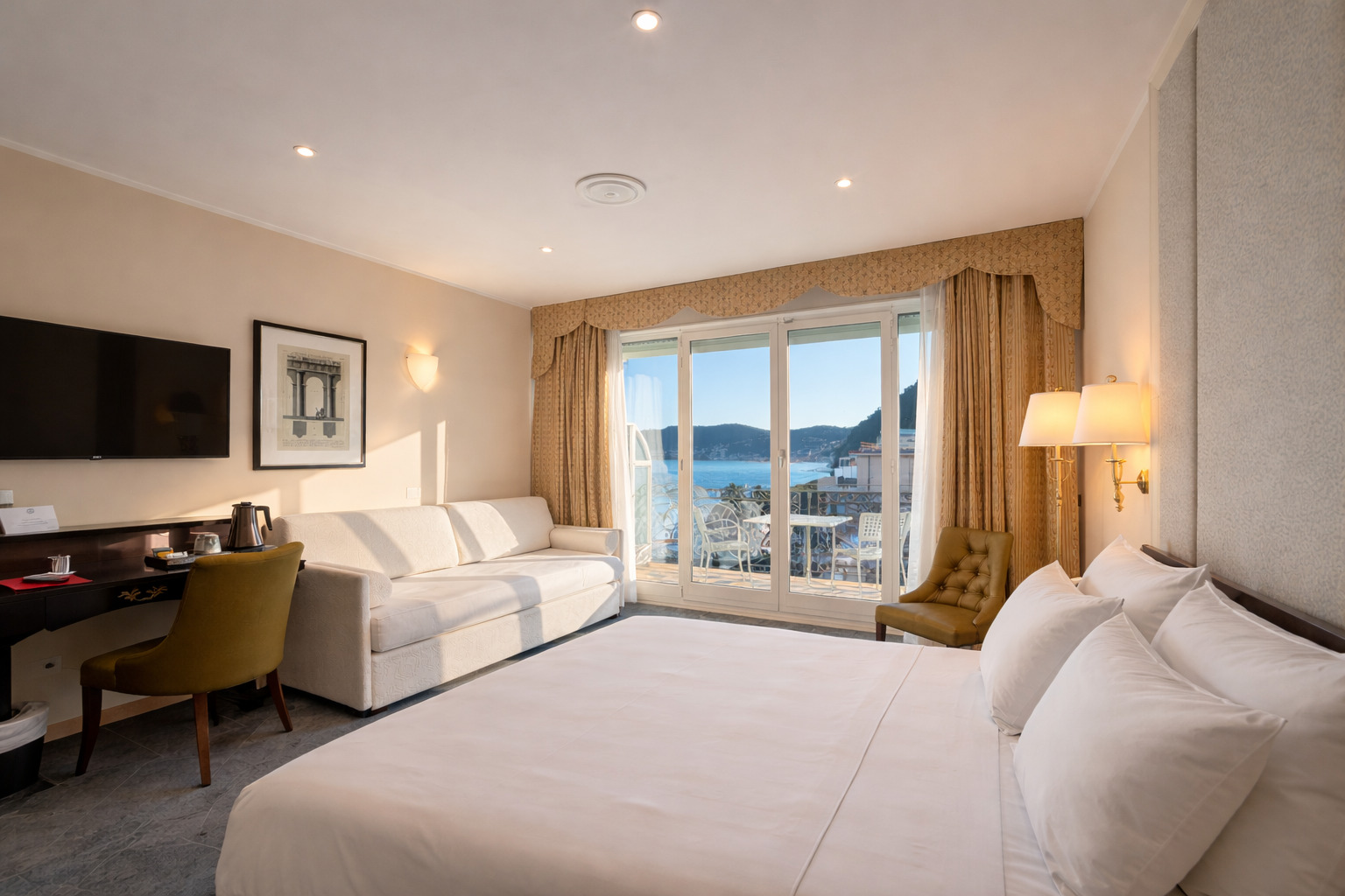 Junior Suite, Lateral Side Sea View, Balcony