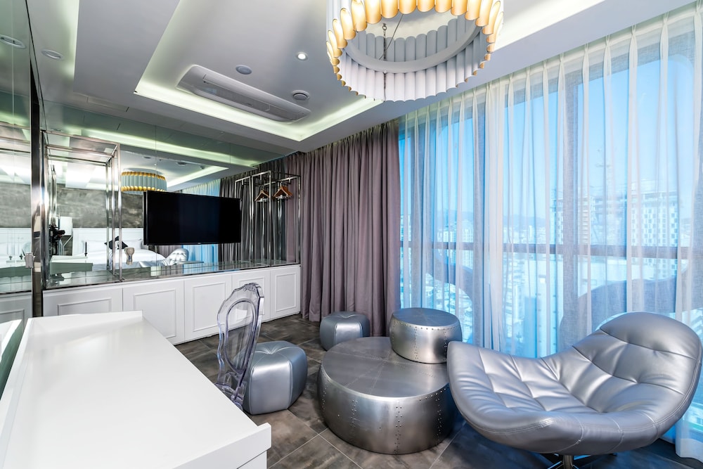 HOTEL THE DESIGNERS DDP 42/53