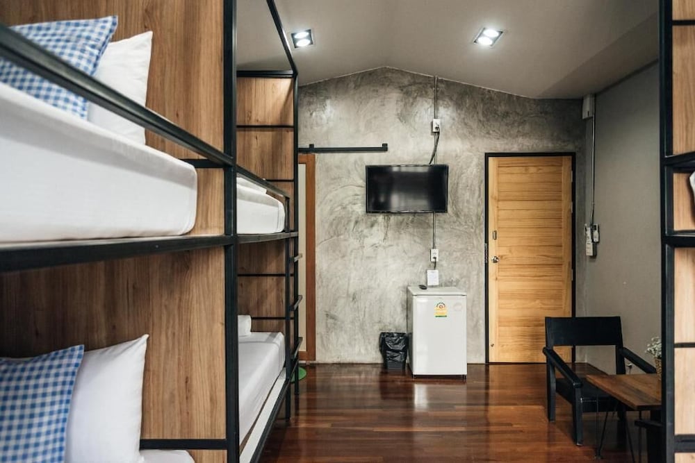Journey Hostel Suratthani 6/56