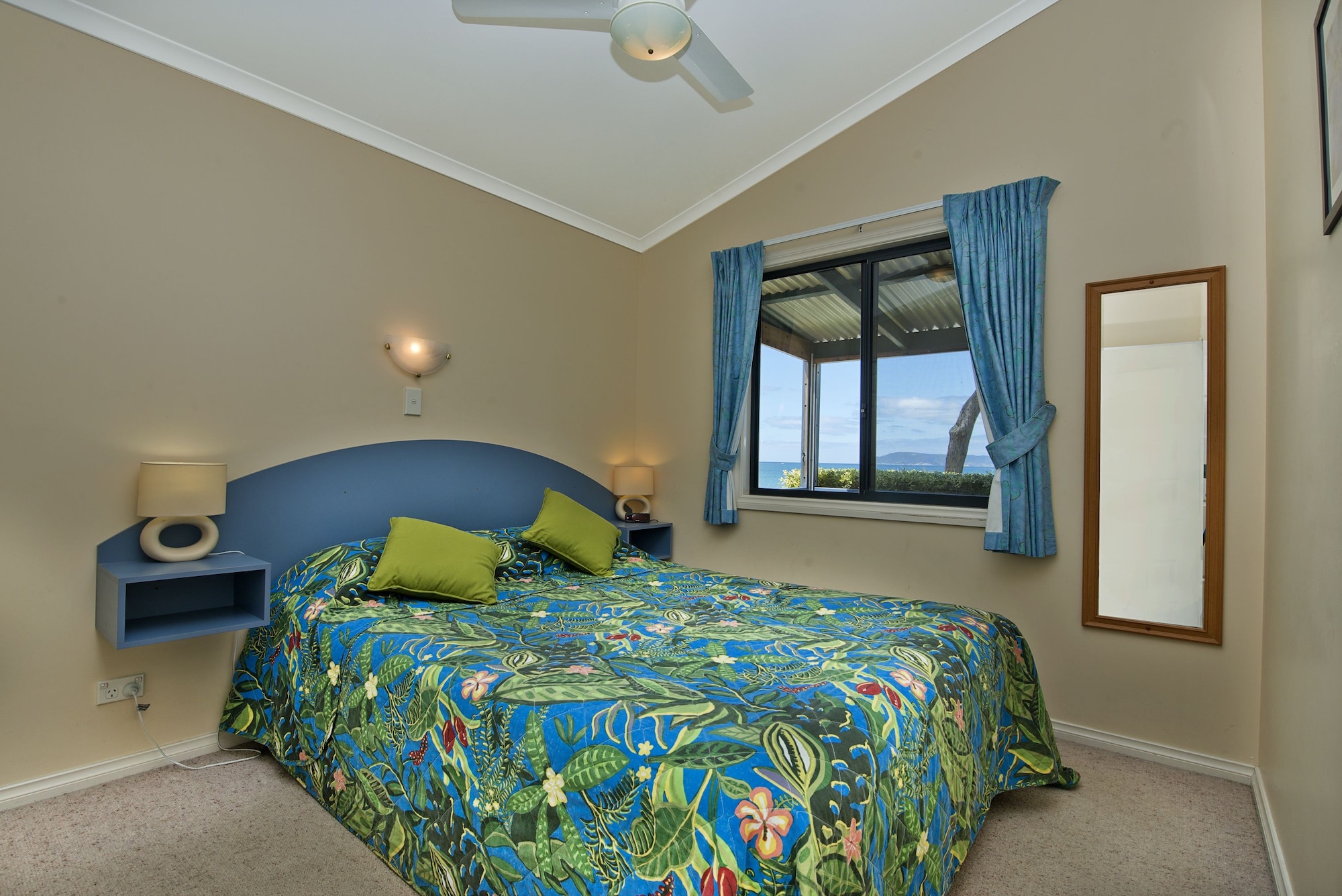 2 Bedrooms, Classic, Cabin, Beach Front