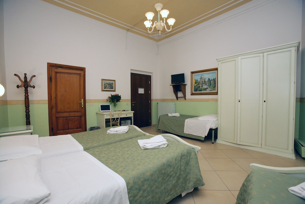 Hotel Desiree 16/62