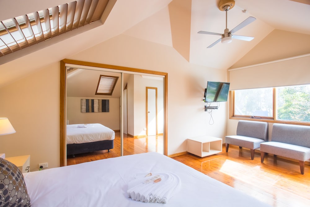 SHOAL BAY HOLIDAY PARK 22/70